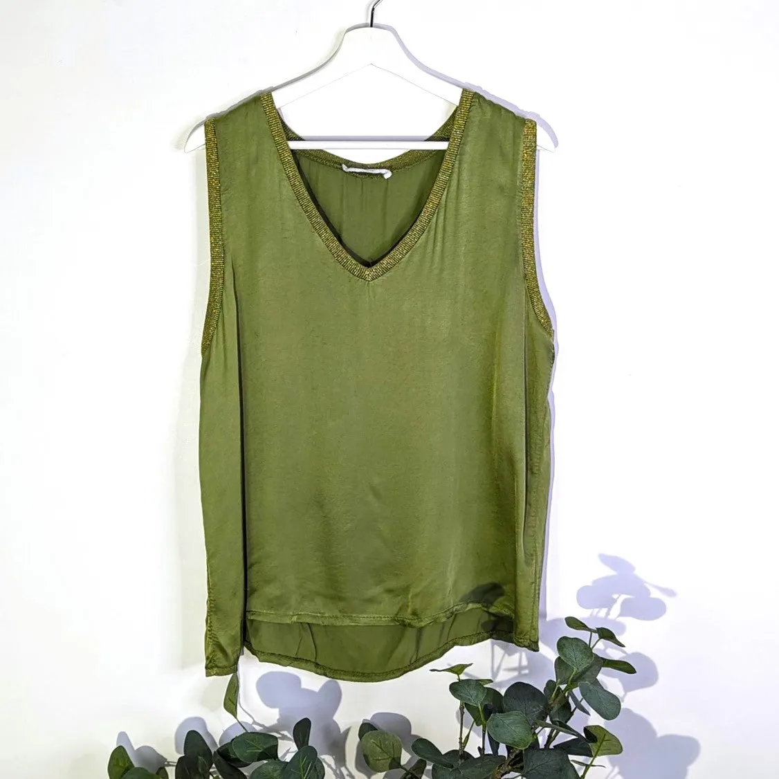 Golden edge satin feel V-neck viscose sleeveless top (S-M)