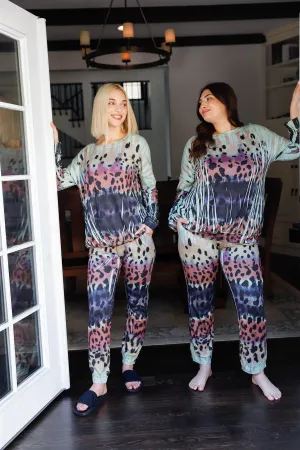 Junior Plus Dark Sage Animal Print Long Sleeve T-Shirt & Sweatpants Set /1-1-1