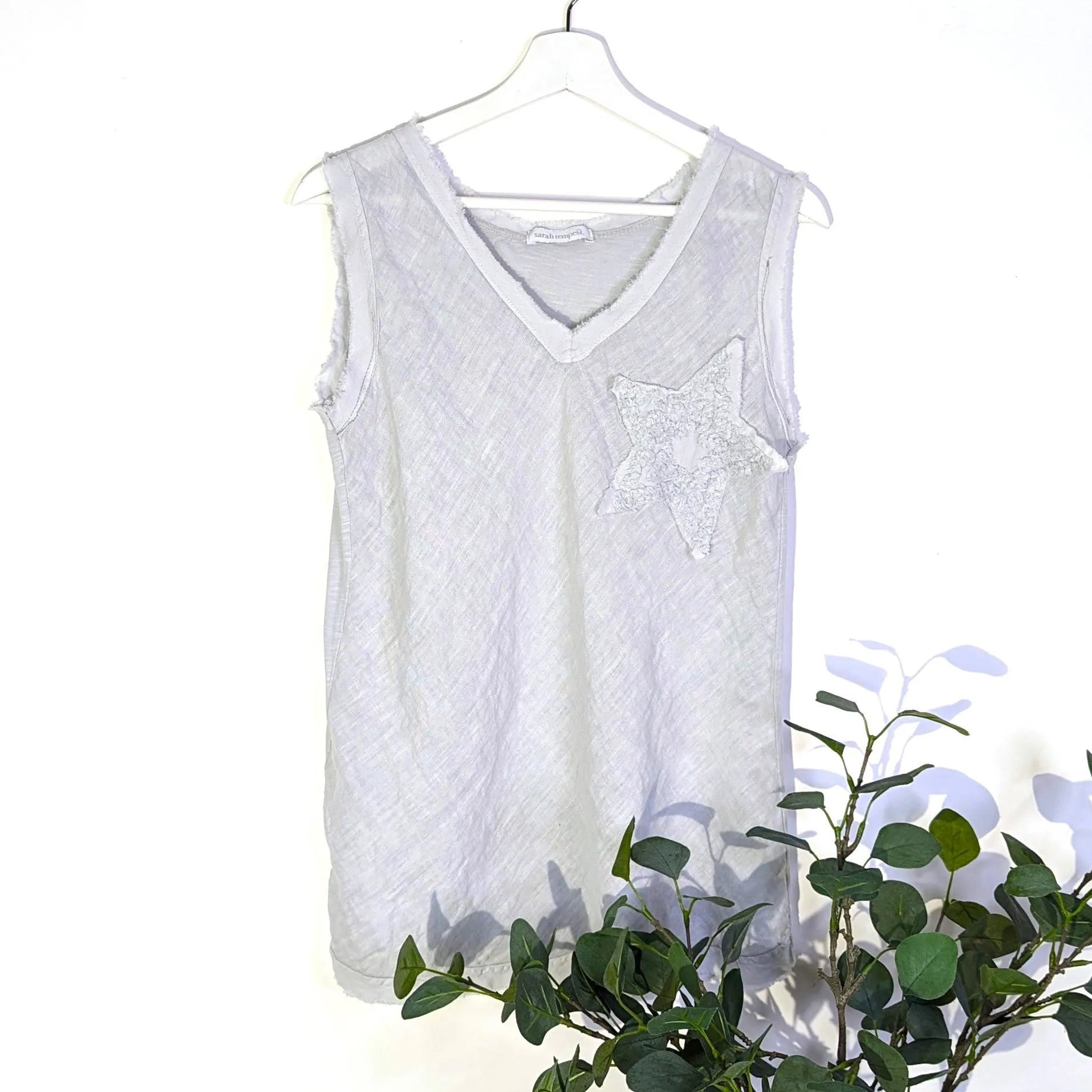 Linen cotton mix V-neck vest top with applique star element (S-M)