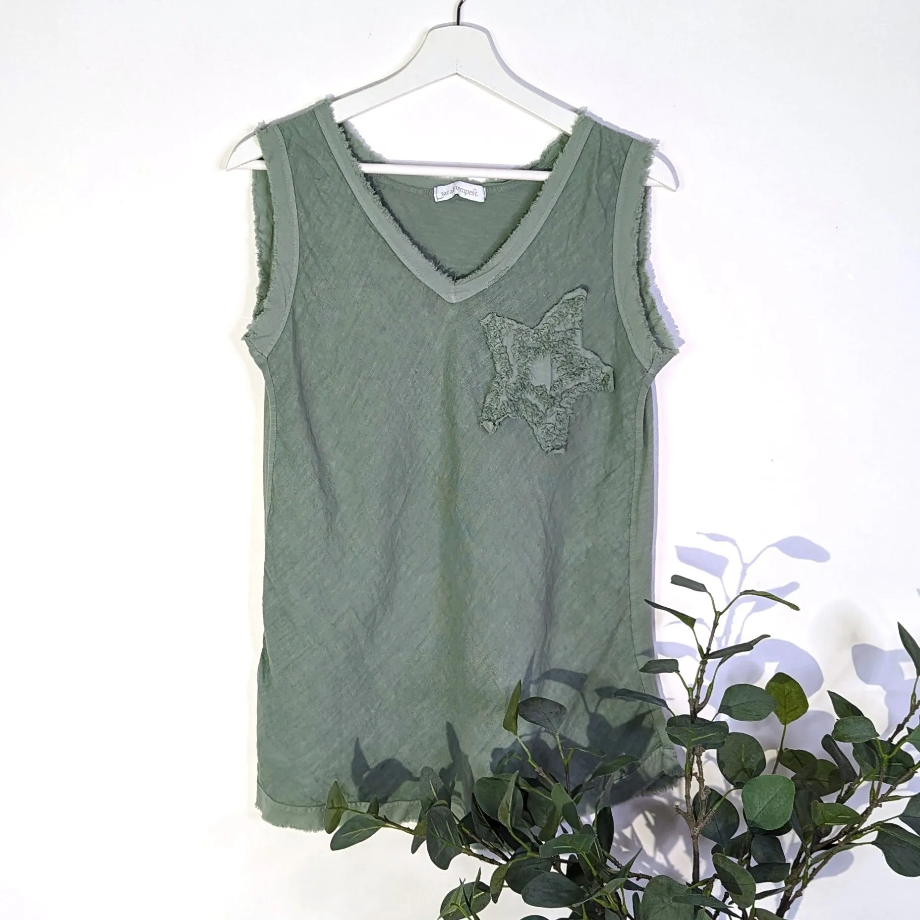 Linen cotton mix V-neck vest top with applique star element (S-M)