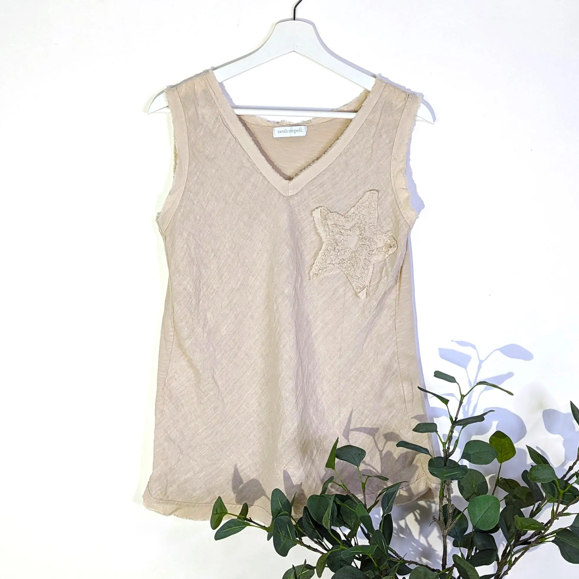 Linen cotton mix V-neck vest top with applique star element (S-M)