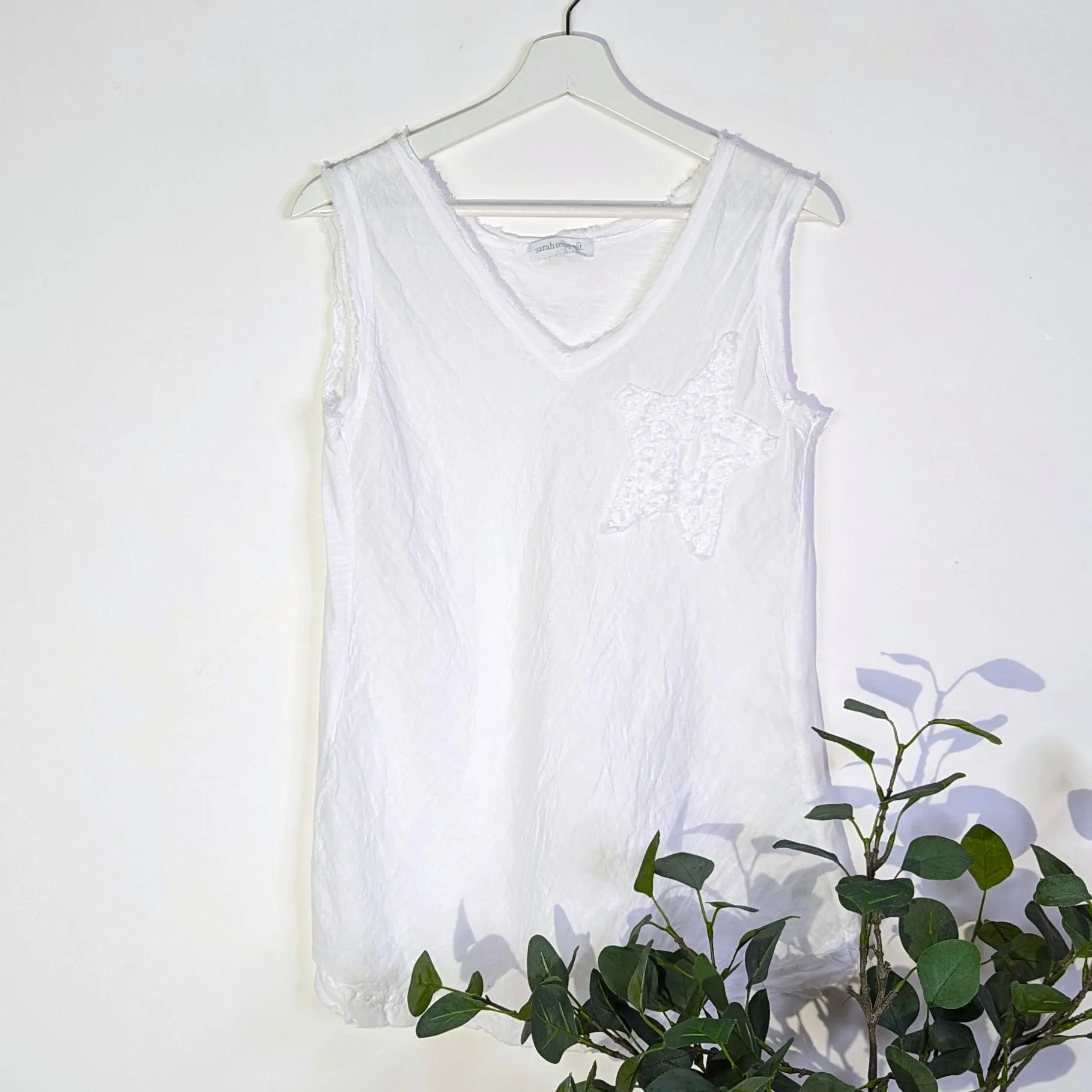 Linen cotton mix V-neck vest top with applique star element (S-M)